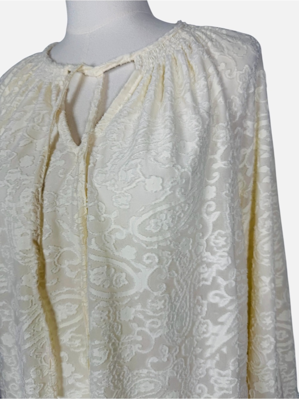 Vince Camuto Creamy Ivory Floral Jacquard Peasant Blouse Size M - Picture 2 of 8